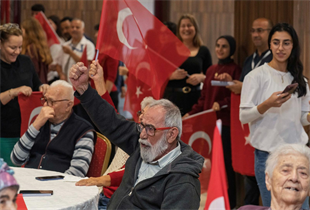Huzurevinde coşkulu 29 Ekim balosu