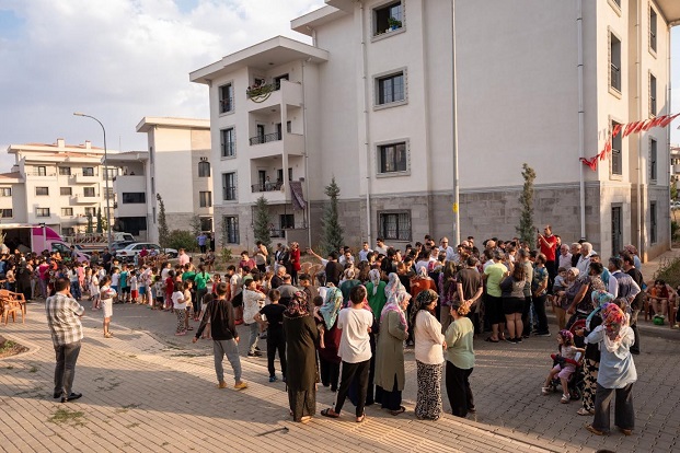   EMEKLİ, YAŞADIĞI ZORLUĞU AĞLAYARAK ANLATTI   SMA HASTASI GÜNEY’E DESTEK SÖZÜ