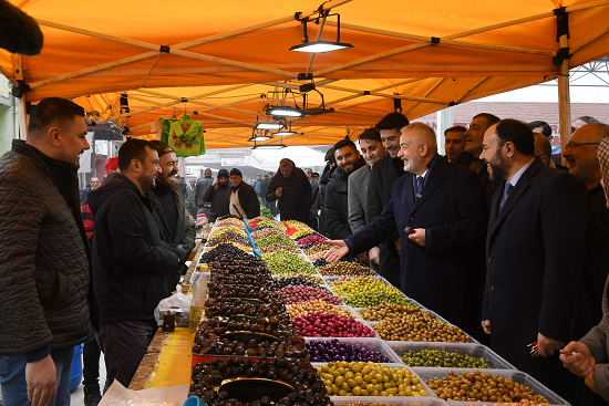 Isparta Belediye Başkanı Şükrü Başdeğirmen, önceki dönemde inşa edilen ve 2022 yılının Şubat ayındaki kar yağışında çöken Davraz Mahallesi Kapalı Pazaryerini yeniden inşa ederek, açılışını gerçekleştirdi.