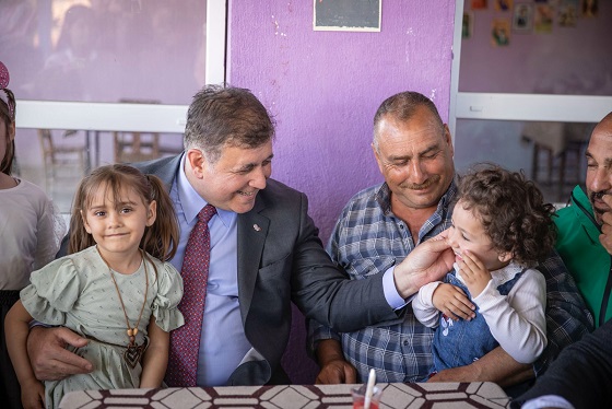 İzmir Büyükşehir Belediye Başkanı Dr. Cemil Tugay, Dikili’nin Deliktaş Köyü Muhtarı Mustafa Ali Karabulut’un daveti üzerine köye geldi. 