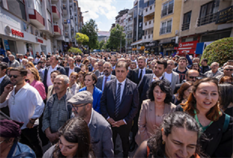 301 madenci için duygusal buluşma Başkan Tugay Soma’da maden şehitlerinin aileleriyle buluştu