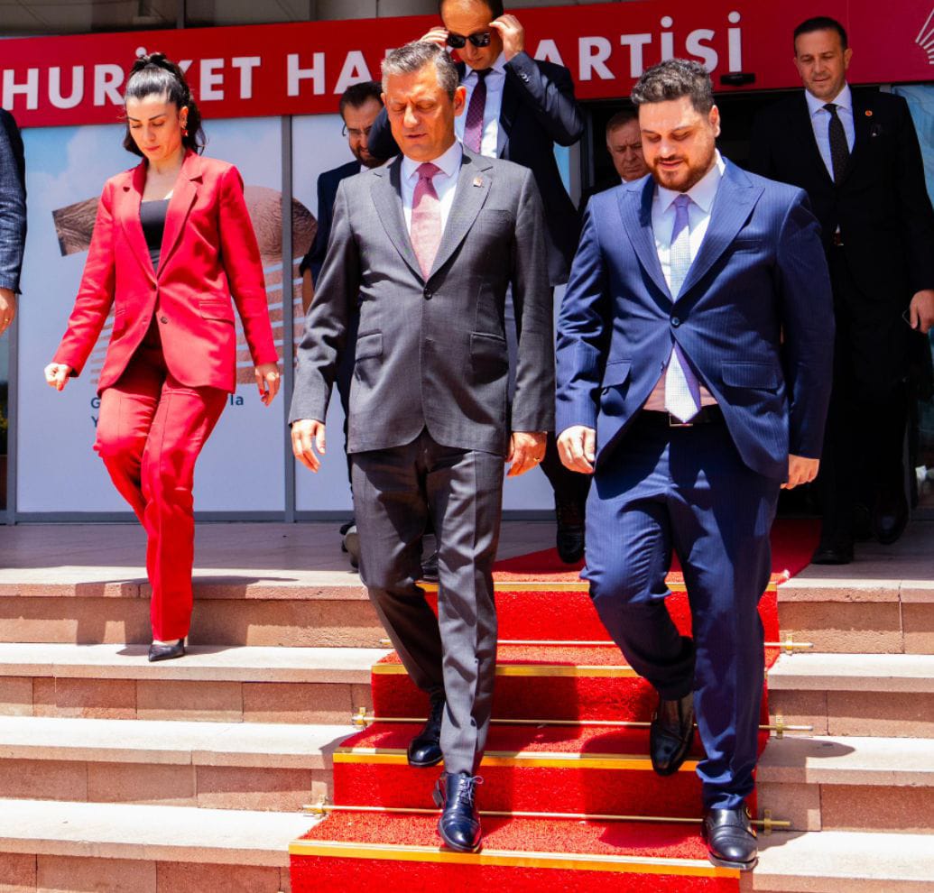 BTP LİD HÜSEYİN BAŞ ’TAN CHP GN BAŞ.ÖZGÜR ÖZEL’E HAYIRLI OLSUN ZİYARETİ / BASIN CAMİASI VE HER İKİ PARTİDE DE BÜYÜK İLGİ UYANDIRDI