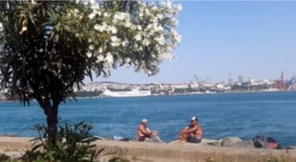 AŞARI SICAKTAN BUNALAN İSTANBUL’LULAR SAHİLLERE AKIN ETTİ