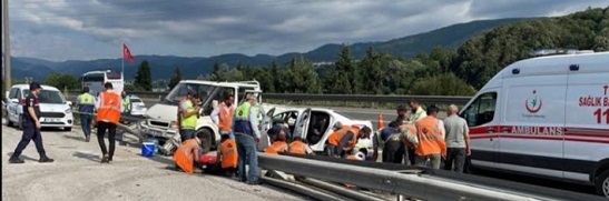 DÜZCE’DE KAZA 15 KİŞİ YARALANDI