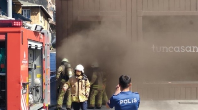  Beyoğlu Irmak Caddesi üzerinde bulunan Tunca Sanat Galerisi’nde meydana geldi. 