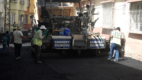ŞAHİNBEY’DE DAHA KONFORLU BİR ULAŞIM İÇİN ASFALT ÇALIŞMALARI SÜRÜYOR   
