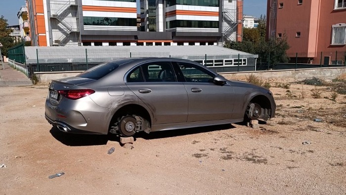 Gaziantep’te park halindeki araçların jant ve lastiklerini çalan şüpheli yakalandı.