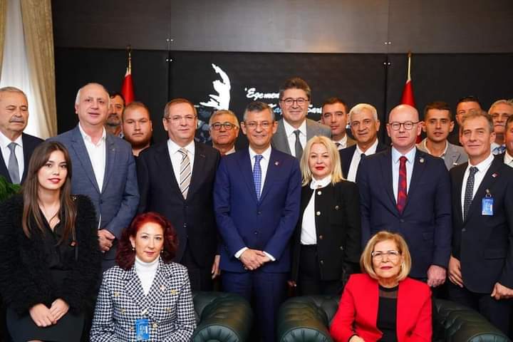 AYVALIK Belediye Başkanı Mesut Ergin, Cumhuriyet Halk Partisi Genel Başkanı  Özgür Özel’e TBMM’demi makamında hayırlı olsun ziyaretinde bulundu..