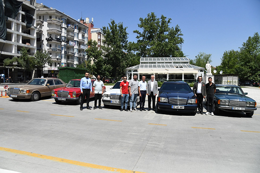  Klasik otomobil tutkunları büyük etkinliğe hazırlanıyor