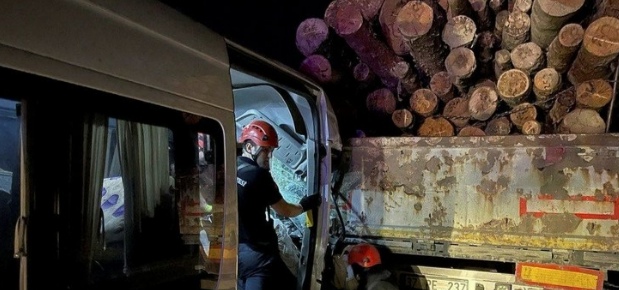  DÜZCE’DE FECİ KAZA KİŞİ HAYATINI KAYBETTİ 20 KİŞİ YARALANDI   