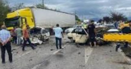 DÜZCE’DE KORKUNÇ KAZA KİŞİ HAYATINI KAYBETTİ 2 KİŞİ YARALANDI