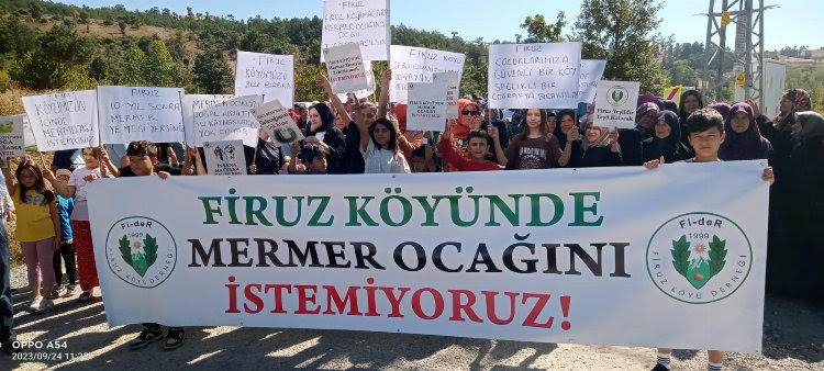 Bursa’nın Orhaneli ilçesi Firuzköy halkı mermer ocağına tepki eylemi yaptı.