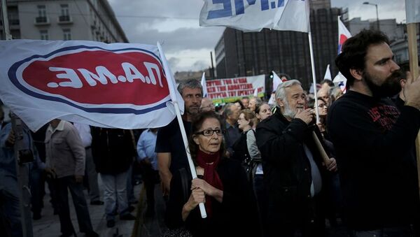 Yunan basın mensupları 4 saatlik iş bırakma eylemine giderken, yazılı ve görsel basında haber akışı durdu.