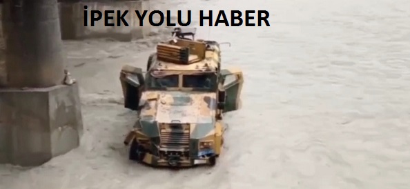    Hakkari’de yağışlardan dolayı kayganlaşan yol nedeniyle askeri araç Zap suyuna uçtu.