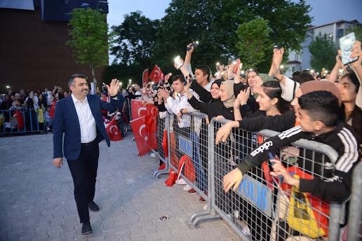 GENÇLİK BAYRAMI YILDIRIM’DA COŞKUYLA KUTLANDI