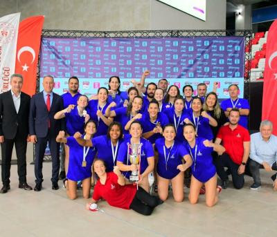 İzmir’in süper kızları   