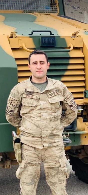 ÇANAKKALE ŞEHİDİNE AĞLIYOR
