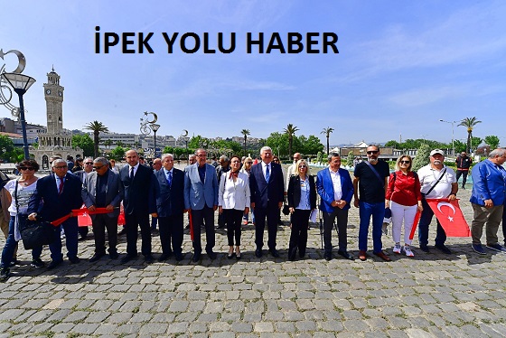 İzmir’in işgaline karşı ilk kurşunu sıkan gazeteci Hasan Tahsin, şehit edilişinin 104’üncü yılında unutulmadı. Meslektaşları Hasan Tahsin’i Konak’ta bulunan anıtı önünde andı.
