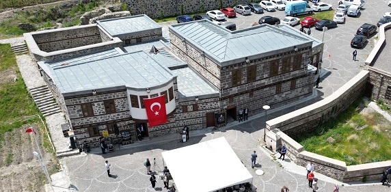 EBB TÜRK-ERMENİ İLİŞKİLERİ ARAŞTIRMA MERKEZİ DÜZENLENEN TÖRENLE AÇILDI   