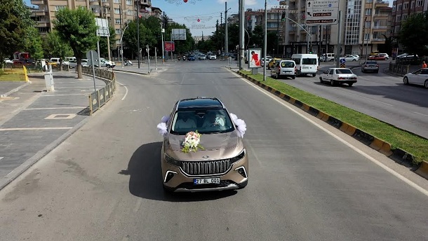  ŞAHİNBEY BELEDİYESİ’NİN TOGG’U GELİN ARABASI OLDU