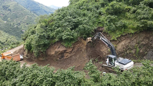 Büyükşehirden 172 mahalle yoluna hızlı müdahale