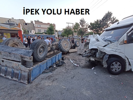    Gaziantep’te yolcu servisi ile traktör çarpışması sonucu kaza meydana geldi. 1 ölü 1 yaralı
