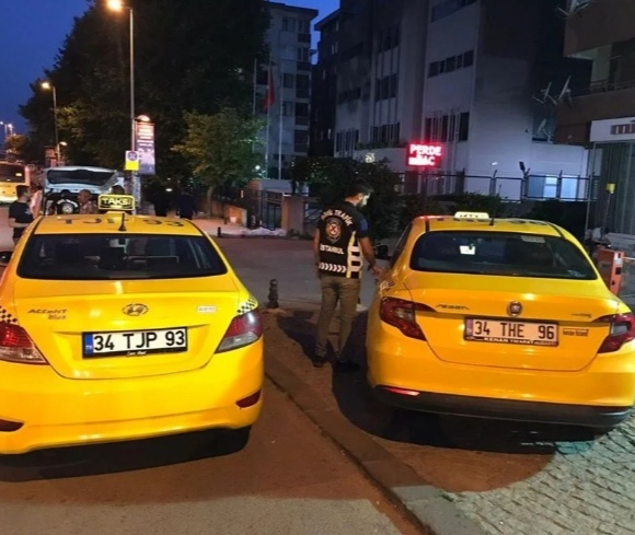 KADIKÖY’DE GÜZARGAH SEÇEN İKİ TAKİSİ ŞÖFÖRÜ TRAFİKTEN MEN EDİLDİ
