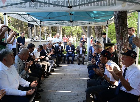 Şehitler Kabirleri Başında Dualarla Yâd Edildi
