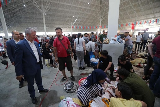 BAŞKAN TAHMAZOĞLU KURBAN KESİM ALANLARINI ZİYARET ETTİ