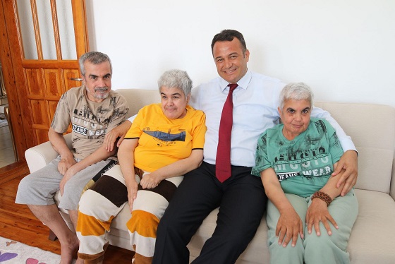 Antalya’nın Kaş ilçesinde protokol, Kurban Bayramı’nı kutladı.