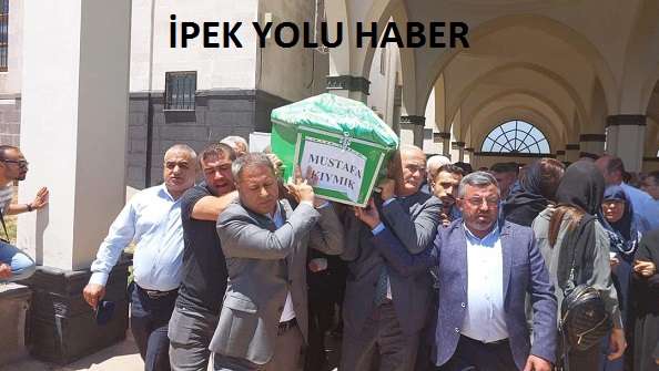    Gaziantep Büyükşehir Belediye Başkanı Fatma Şahin’in babası Mustafa Kıymık Gözyaşları arasında toprağa verildi .