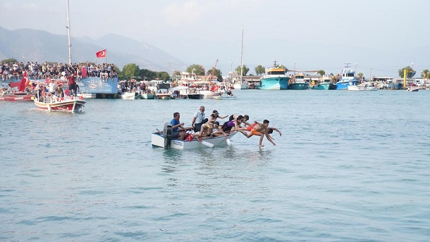33. Finike Festivali ve 1 Temmuz Kabotaj Bayramı Şenlikleri Kapsamında, Finike Cumhuriyet Meydanı’nda Sefo Rüzgarı Esti