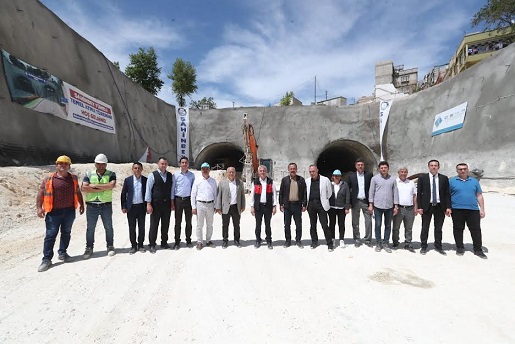      Şahinbey Belediyesi’nin dev projelerinden birisi olan tünel projesinde çalışmalar tüm hızla sürüyor.