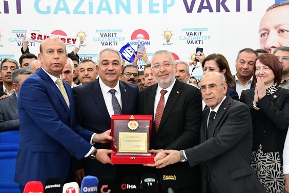  AK PARTİ GAZİANTEP İL BAŞKANI MURAT ÇETİN BAYRAĞI DEVRALDI