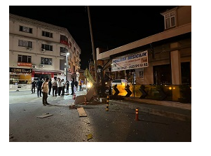 ÖNCE ARACA ÇARPTI, SONRA EMLAK DÜKKÂNINA GİRDİ