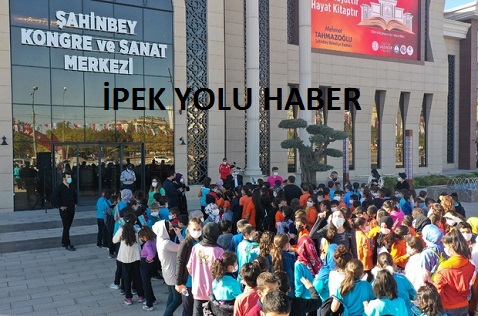 “Şahinbey’de Kitap Günleri Fuarı”na kitap severlerin ve öğrencilerin yoğun ilgisi sürüyor.