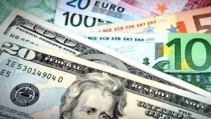  74 yaşındaki kadını 28 bin 500 dolar dolandıran 3 şüpheli İstanbul’da yakalandı.