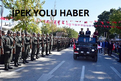 Cumhuriyet Bayramı İstasyon Meydanı’nda yapılan Geçit Töreni ile devam etti