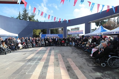 ŞAHİNBEY BELEDİYESİ’NDEN 3.224 ENGELLİ VATANDAŞA AKÜLÜ VE MANUEL TEKERLEKLİ SANDALYE