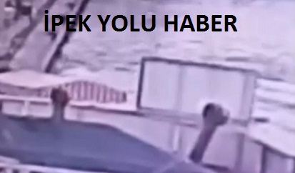  KADIKÖY’DE DENİZE ATLAYAN KIZI POLİS KURTARDI