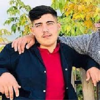Elazığ’ın Palu ilçesinde okul pansiyonu önünde iki öğrenci arasında çıkan kavgada, bir öğrenci bıçaklanarak hayatını kaybetti.