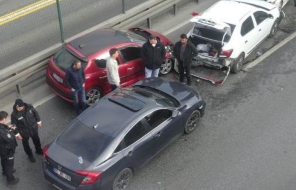 AVCILARDA ZİNCİRLEME KAZA