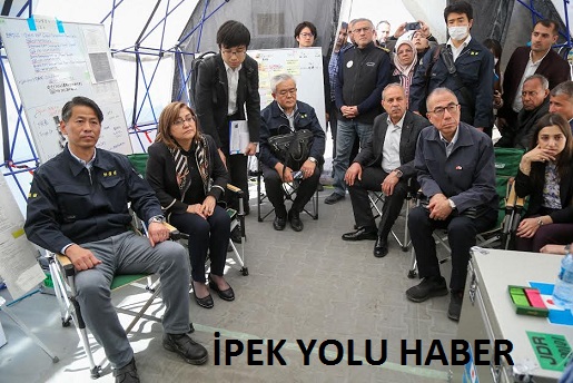 BAŞKAN FATMA ŞAHİN İLE JAPONYA DIŞİŞLERİ BAKAN YARDIMCISI KENJİ OĞUZELİ İLÇESİNDEKİ SAHRA HASTANESİNİ ZİYARET ETTİ 