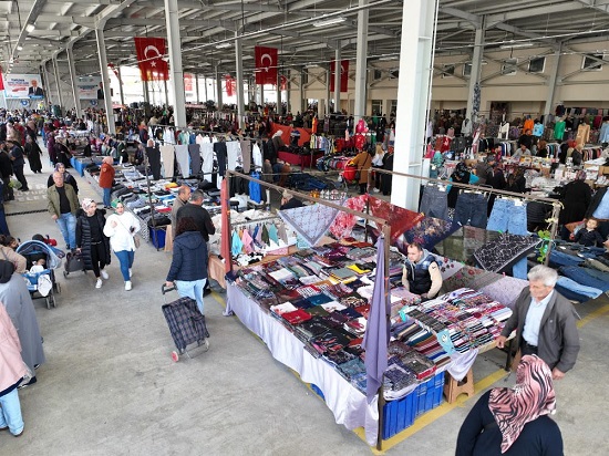 Bursa’nın Yenişehir ilçesinde kapalı Pazar alanı hizmete açıldı.