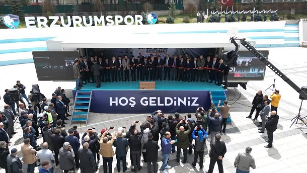    Yerel yönetimler arasında Türkiye’nin en büyük yatırımı olarak değerlendirilen Erzurum Büyükşehir Belediyesi’nin dev yatırımı Güneş Enerji Santralleri (GES) düzenlenen törenle açıldı. 