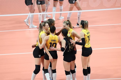    VakıfBank, Misli.com Sultanlar Ligi 3’lük play-off’u rövanş maçında Türk Hava Yolları’nı ağırladı. Sarı-siyahlılar ikinci maçı da 3-1 kazanarak ligi 3. sırada bitirdi.
