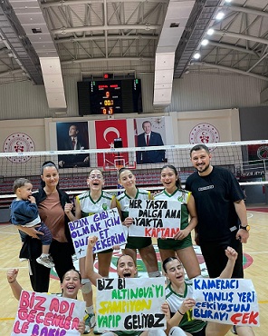 Altınova Belediyespor Küçük Kız Voleybol Takımı Şampiyonu Oldu