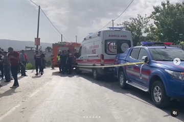  Aydın iki Çakırbeyli Koçarlı yolu Çakırbeyli mevkisinde Kaza 3 ölü var 