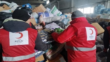 Türk Kızılay Bursa İl Merkezi, profesyonel ekipleri ve gönüllüleri ile birlikte 57 tır, 8 kamyon yardım malzemesi deprem bölgelerine ulaştırdı