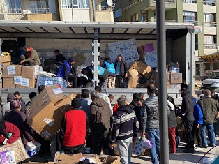 Antalya Büyükşehir Belediyesi’nin yardım tırları Hatay’a ulaştı